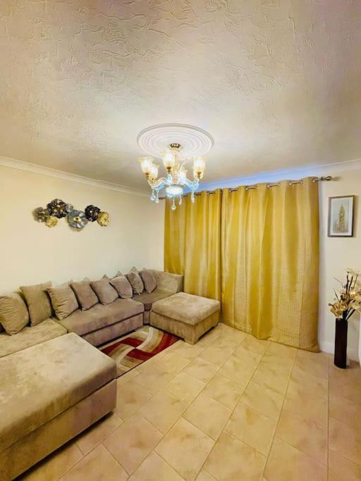 Beautiful 3bd Family With Huge Private Graden * Londra