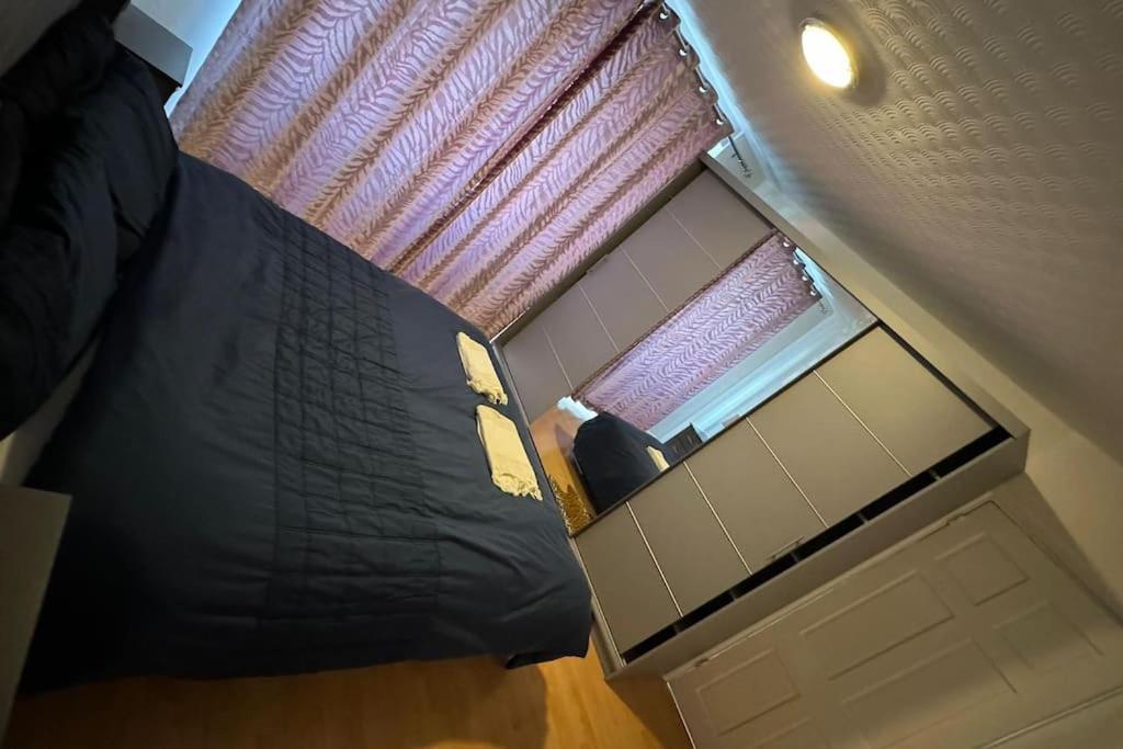 Beautiful 3bd Family With Huge Private Graden * Londra