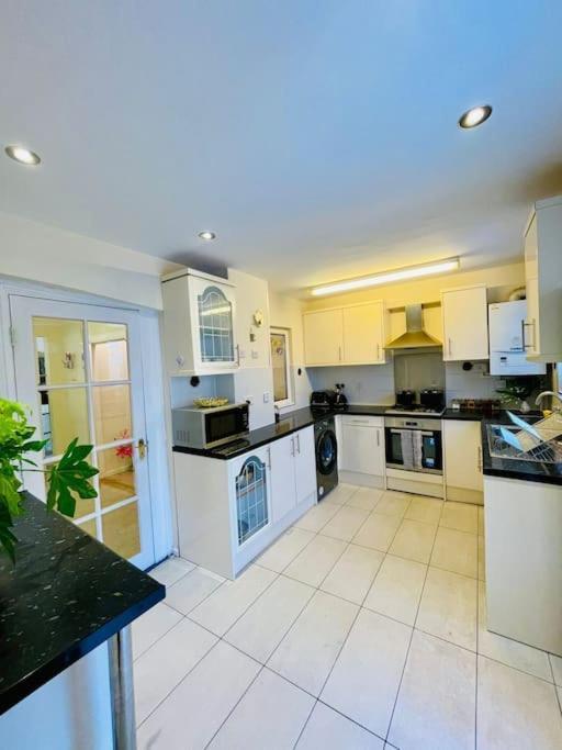 Casa vacanze Beautiful 3bd Family With Huge Private Graden