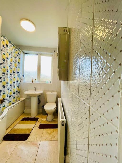 Beautiful 3bd Family With Huge Private Graden * Londra