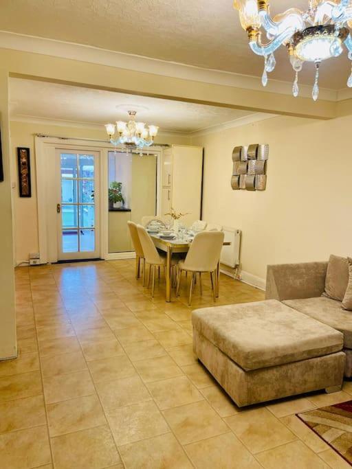 Casa vacanze Beautiful 3bd Family With Huge Private Graden Londra
