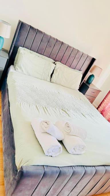 Beautiful 3bd Family With Huge Private Graden Londra