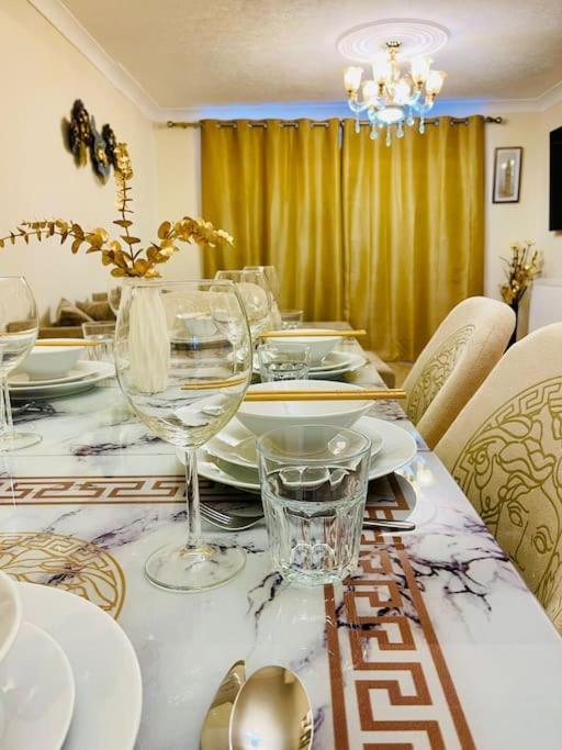 Casa vacanze Beautiful 3bd Family With Huge Private Graden *