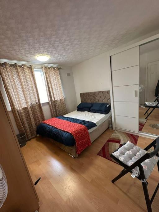 Beautiful 3bd Family With Huge Private Graden Londra